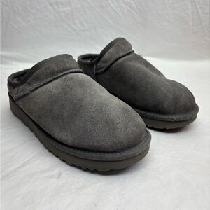 UGGS WOMEN’S SLIPPERS SIZE 8